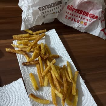 Eksik Cheeseburger Ve Kuru Patates İçin Ücret İadesi Talebi