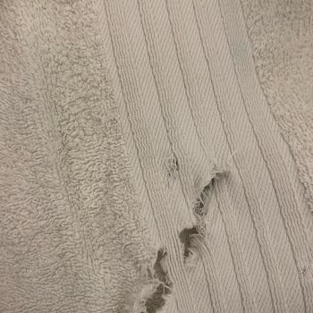 Domol Leke Çıkarıcı Kıyafet Ve Tekstil Üzerinde Ağarma Ve Yıpranma Yarattı