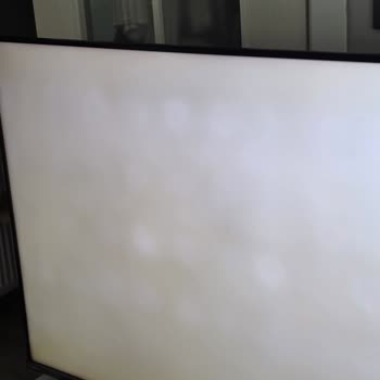 Toshiba Televizyonumda Servis Sonrası Yeni Ekran Lekeleri Ve Değişim Talebi