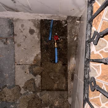 İSKİ’nin Servis Boru Patlamasını Gidermezken Sorumluluğu Vatandaşa Bırakması