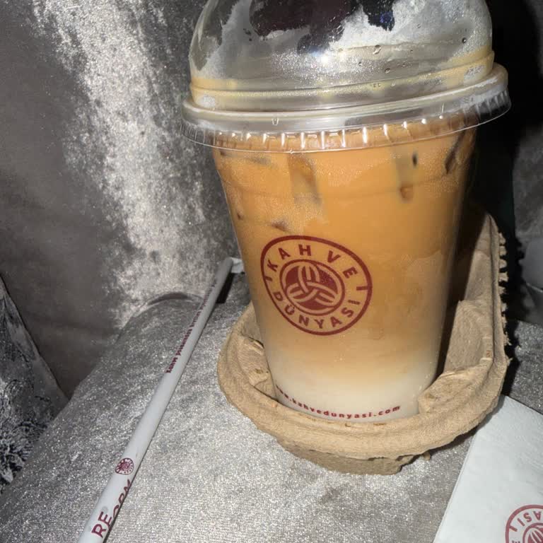 Gofrik Buzlu Latte İsteği Yanlış Hazırlandı Ve İletişim Yok