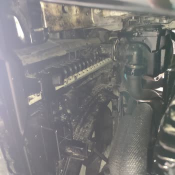 Opel Combo Bakımında Yağ Sızıntısı Ve Hava Filtresi Bağlantısında Özensiz İşçilik