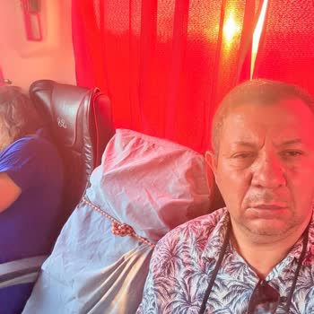 Yan Yana Oturma İsteği Göz Ardı Edildi, Çift Ayrı Koltuklarda Seyahat Etti