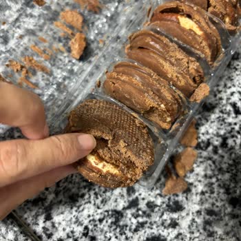 Migros Edremit’te Bozulmuş Ve Kötü Kokulu Kakaolu Sandviç Kek