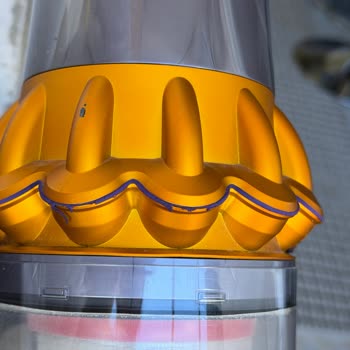 Dyson V15'de Plastik Parçanın Çatlaması İçin Ücretsiz Parça Değişimi Talebi