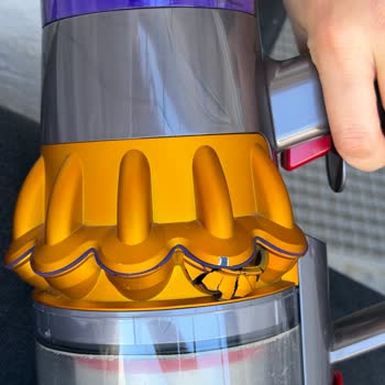 Dyson V15'de Plastik Parçanın Çatlaması İçin Ücretsiz Parça Değişimi Talebi