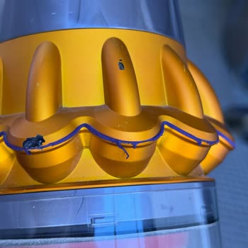 Dyson V15'de Plastik Parçanın Çatlaması İçin Ücretsiz Parça Değişimi Talebi