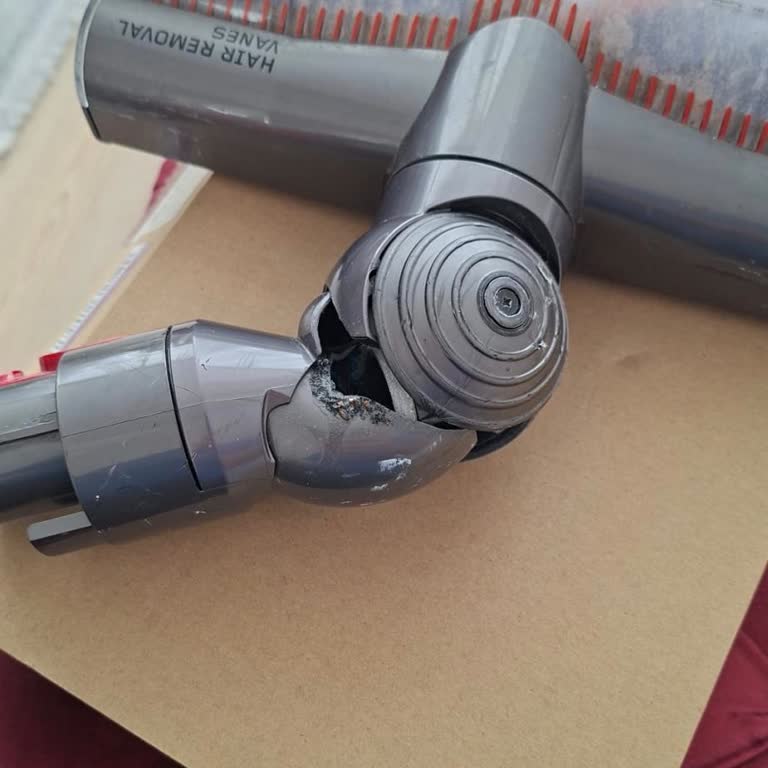 Dyson Cyclone V10 Başlık Ekleminde Normal Kullanım Sırasında Kırılma Ve Garanti Talebi