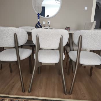 Renk Uyuşmazlığı Ve Sallanan Yemek Masası İçin Tam Değişim Talebi