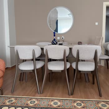 Renk Uyuşmazlığı Ve Sallanan Yemek Masası İçin Tam Değişim Talebi