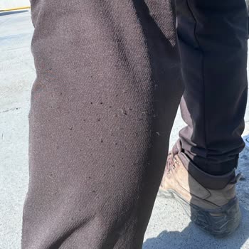 Bekçi Pantolonu Kısa Sürede Tiftiklendi, Firma Kullanıcı Hatası İddiasıyla Mağdur Etti