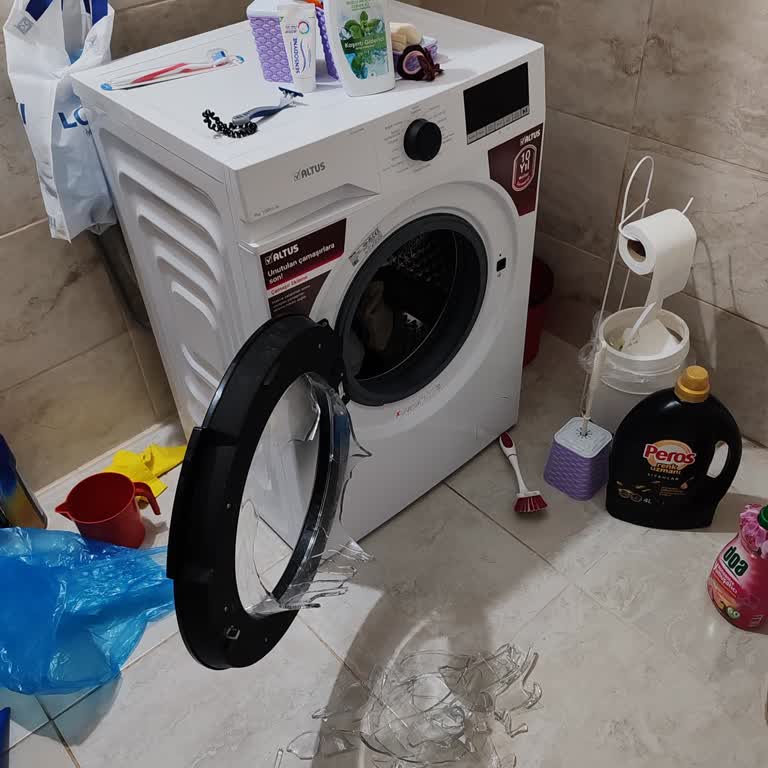 Altus Çamaşır Makinesi Camı Çalışırken Patladı, Garanti Kapsamında Ücretsiz Değişim Talebi