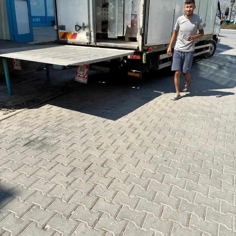 A101 Teslimat Şoförünün Trafik Güvenliğini Tehlikeye Atması Ve Mahalle Sakinlerine Küfür Etmesi