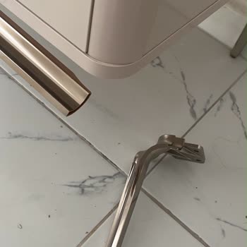 Çizik Ve Hatalı Mobilyalar, İki Aylık Bekleme Ve Acil Değişim Talebi
