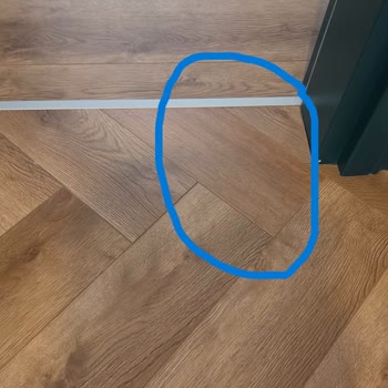 Renk Ve Baskı Hatası Olan Parkelerde Tekrarlayan Sökülme Ve Sesli Oynamalar