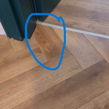 Renk Ve Baskı Hatası Olan Parkelerde Tekrarlayan Sökülme Ve Sesli Oynamalar