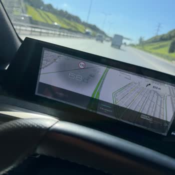 İ-Cockpit Ekranının Donması Ve Yanması, Servisin Çelişkili Açıklamaları
