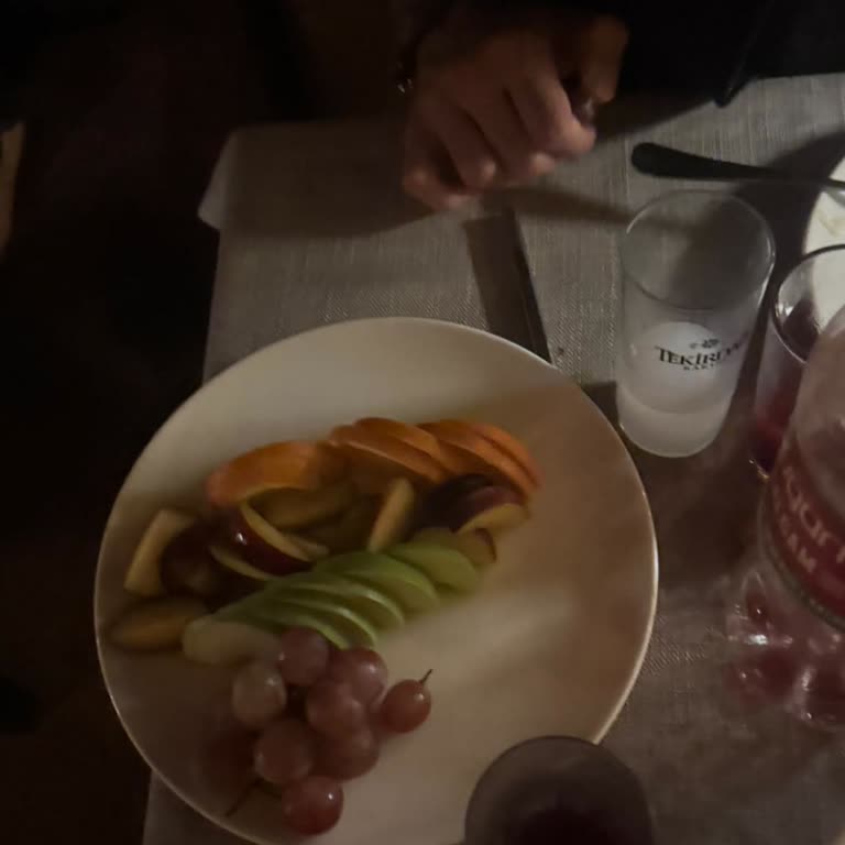 Bebek Meyhanesi’nde Hesaba Eklenen Tüketilmeyen 2. Şişe Rakı Ve Kaba Hizmet
