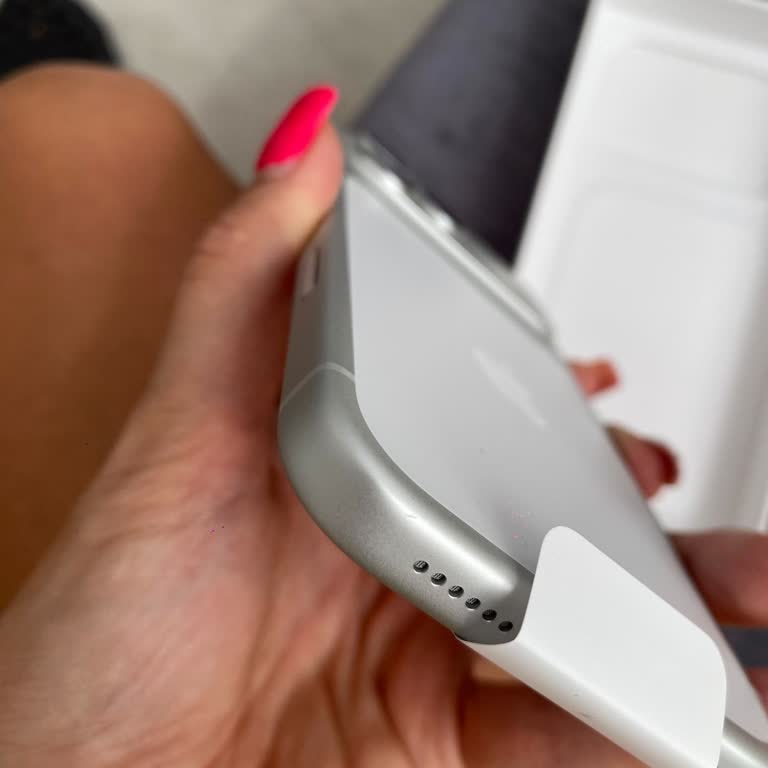 Media Markt'tan Çizik Ve Tozlu İPhone 17 Pro Max Aldım, Değişim Ve İade İstiyorum