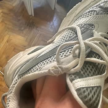 Erken Deforme Olan Lacoste Ayakkabım Kullanıcı Hatası Olarak Red Edildi, Ücret İadesi Talep Ediyorum