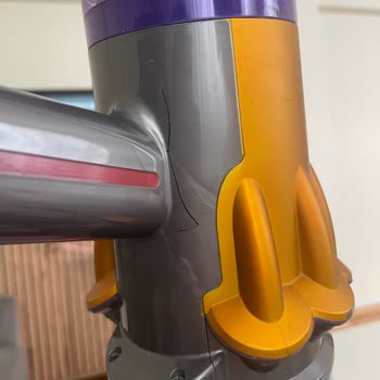 Dyson V12 Süpürge Sürekli Filtre Uyarısı Ve Çatlayan Gövde Garanti Kapsamı Dışında