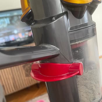 Dyson V12 Süpürge Sürekli Filtre Uyarısı Ve Çatlayan Gövde Garanti Kapsamı Dışında