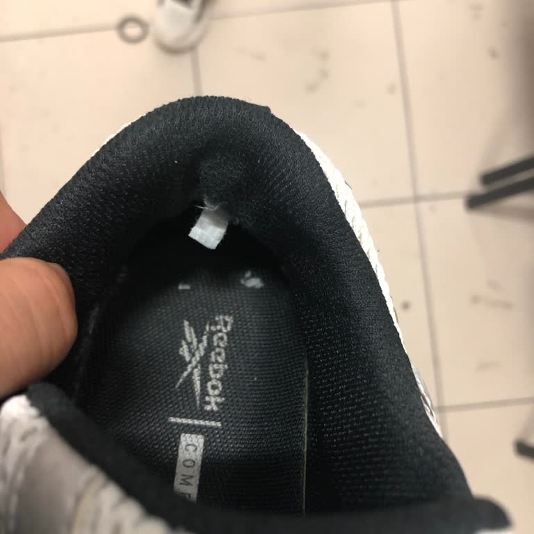 Reebok Ayakkabısının İç Aşınması İçin Değişim Ve İade Talebi