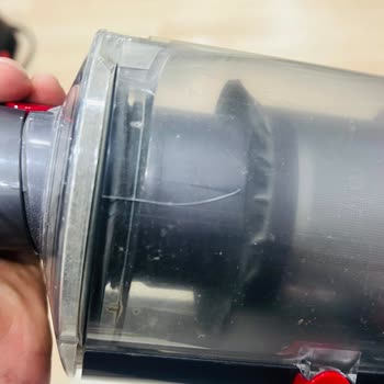 Dyson Süpürge Toz Haznesinde Çatlak Sorunu Ve Ücretsiz Değişim Talebi