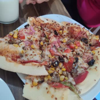 Domino’s Eryaman Şubesinde Kalitesiz Pizza Ve Sürekli Kötü Hizmet