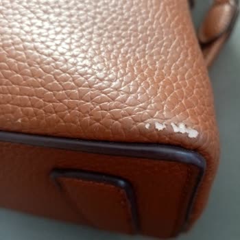 Kısa Sürede Deforme Olan Çanta Ve Mağazanın İlgisiz Tutumu