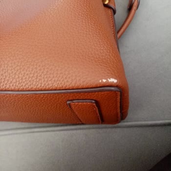 Kısa Sürede Deforme Olan Çanta Ve Mağazanın İlgisiz Tutumu