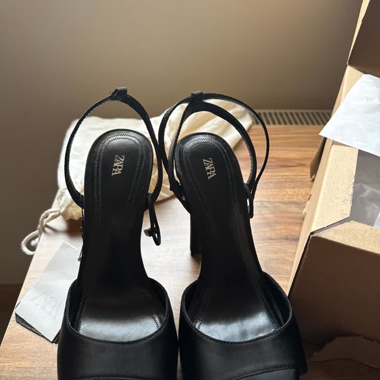 Zara Sandaletinde Eksik Bağlama Aparatı Ve Değişim İmkanı Yok
