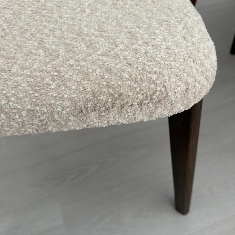 Home City AVM Ck Home’da Kırık ve Kirli Sandalye; Çözüm Bekliyor