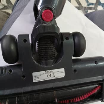 Tefal Şarjlı Dikey Süpürge Başlık Düğmesinin Kendiliğinden Çıkması Ve Ücretli Değişim İtirazı
