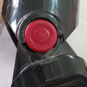 Tefal Şarjlı Dikey Süpürge Başlık Düğmesinin Kendiliğinden Çıkması Ve Ücretli Değişim İtirazı
