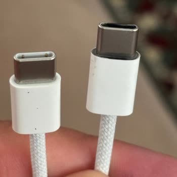 Tehlikeli Şarj Adaptörü Elektrik Kesintisine Ve Orijinal Kablo Yakılmasına Neden Oldu