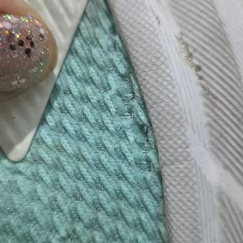 File Yırtılan Adidas Ayakkabı İçin Deichmann'dan İnceleme Ve Değişim Talebi