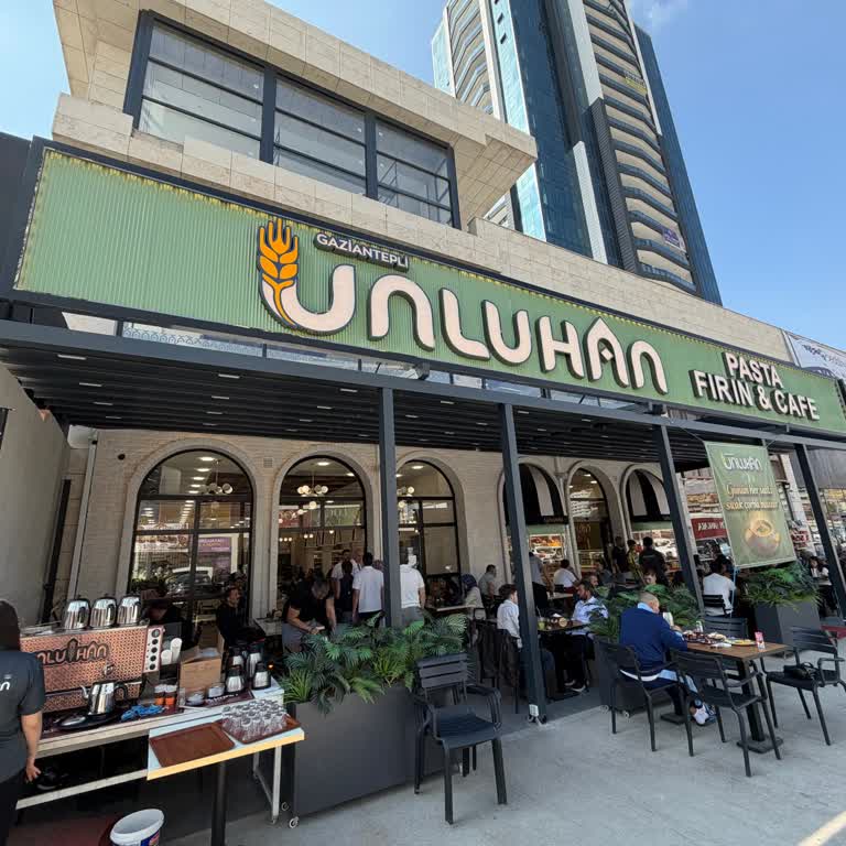 Unluhan Pasta Personelinin Kabalığı