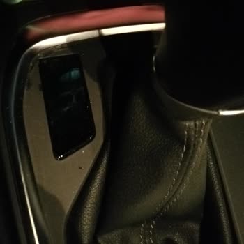 Sıfır Renault Megane’de Vites Kaplaması Soyulması Ve Garanti Talebi