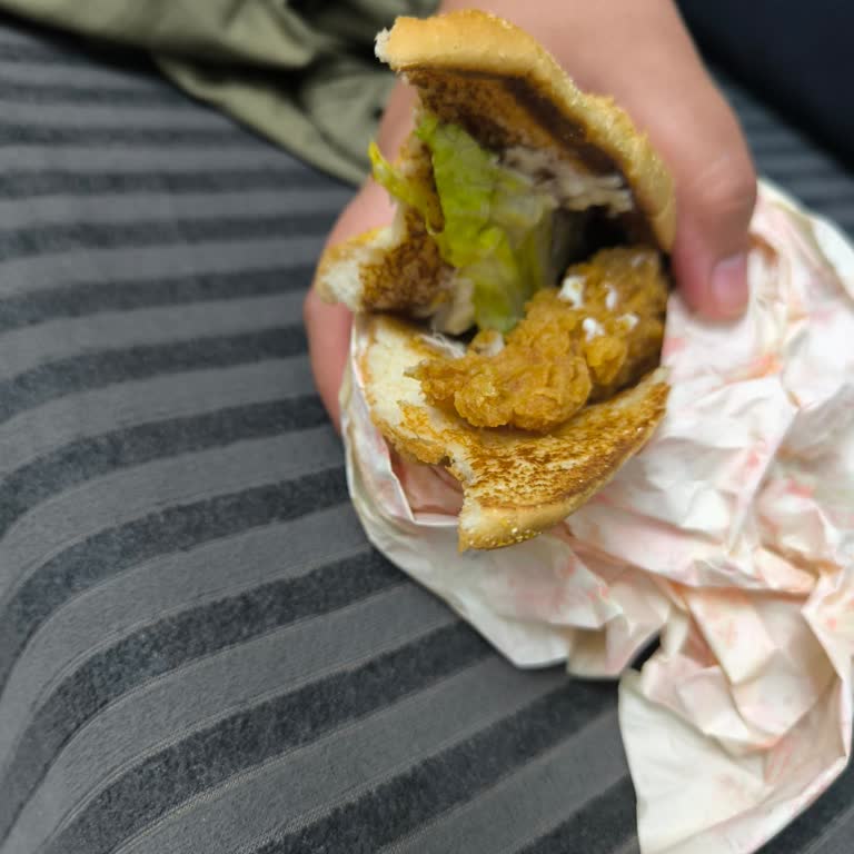 Popeyes'ten Gelen 3'lü Menü Bayat Ve Küçük, 380 TL'lik Ücreti Karşılamıyor
