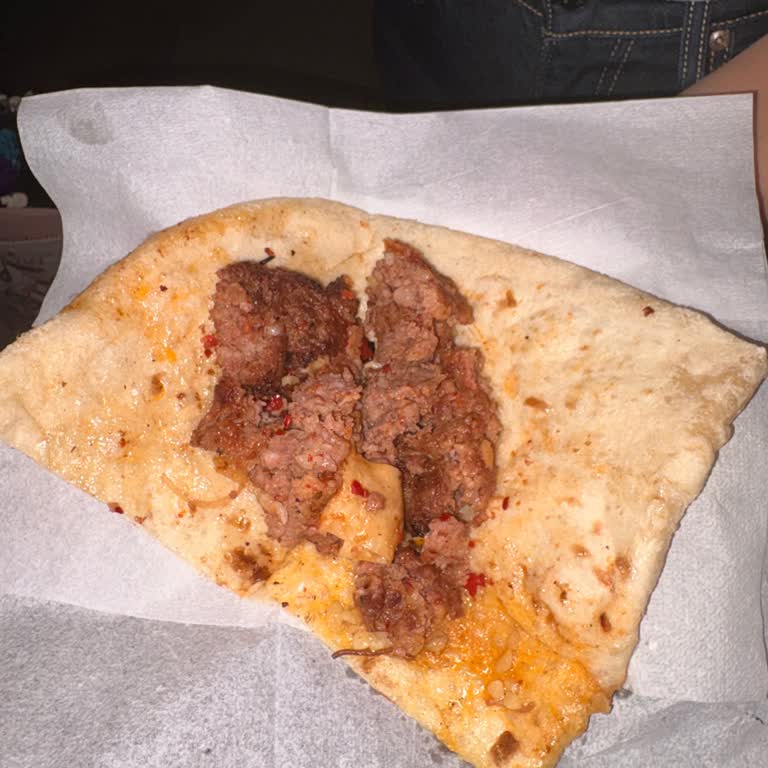 Çiğ Kebap Ve Yanmış Döner: Kalitesiz Servis Ve Zorunlu Ödeme