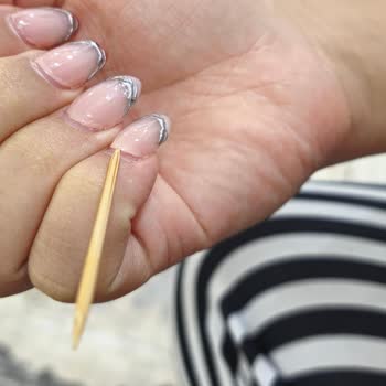 Duygess Beauty Tırnaklarım Havaya Kalktı ve Bir Protez Tırnak Kendiliğinden Koptu