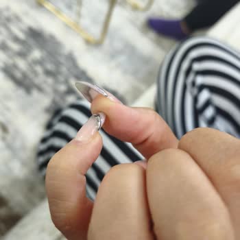 Duygess Beauty Tırnaklarım Havaya Kalktı ve Bir Protez Tırnak Kendiliğinden Koptu