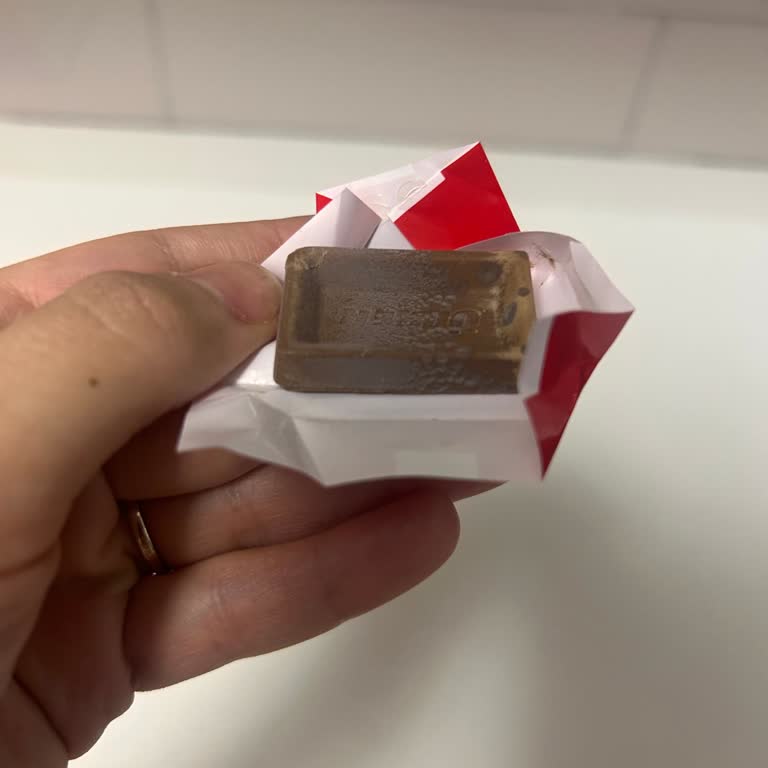 Migros Şubesinde Bozulmuş Ülker Napoliten Çikolata Şikayeti