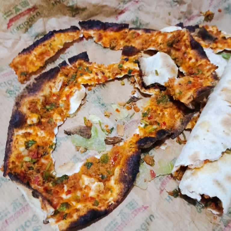 Yanık Lahmacun Ve Tutarsız Kutu Hizmeti