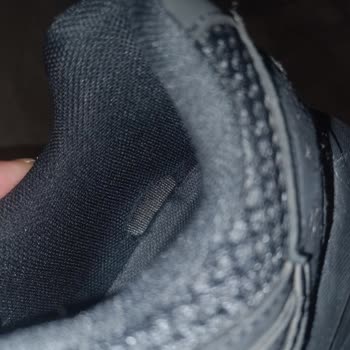 Üretim Hatası Olan Ayakkabı Ve Saygısız Mağaza Personeli