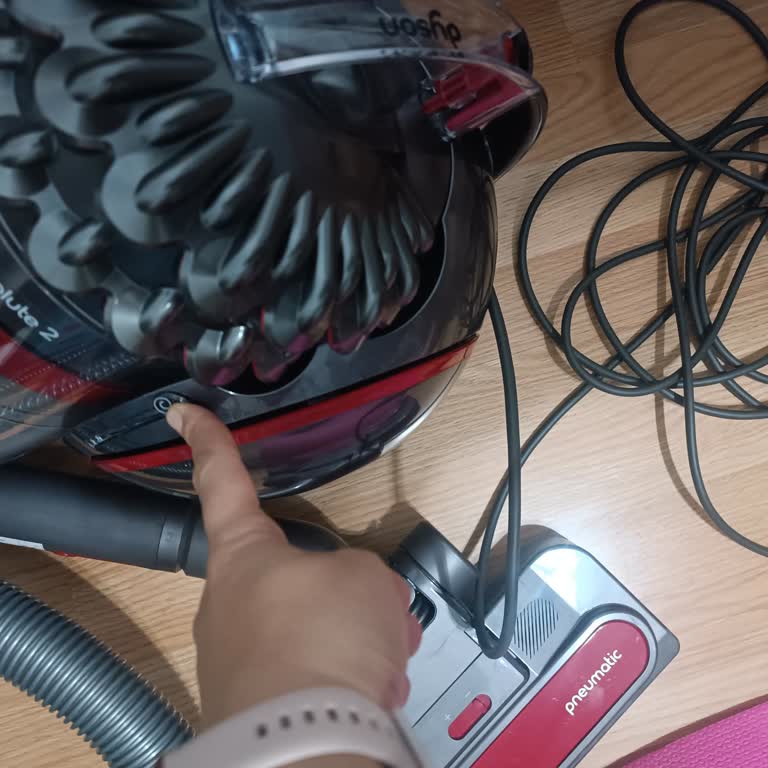 Dyson Süpürgenin Kablo Çekme Tuşu Bozuldu, Değişim Ve İade Talebi
