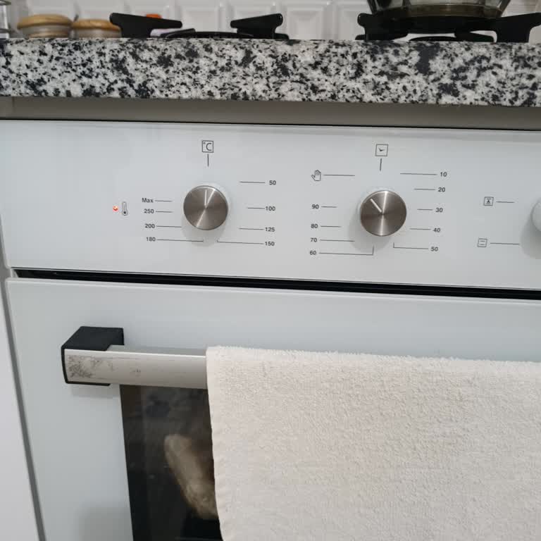 Zaman Ayarı Arızalı Fırın Kendiliğinden Yanıyor Ve Kumtel Servisi Yanıt Vermiyor