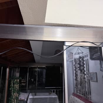 Türk Telekom Balkondaki Kabloları Bırakıp Cam Kapıyı Kapatamıyor