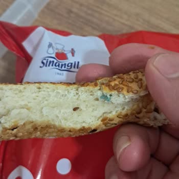 Sinangil Donuk Simitinde Taş Benzeri Yabancı Madde Ve Sağlık Riski